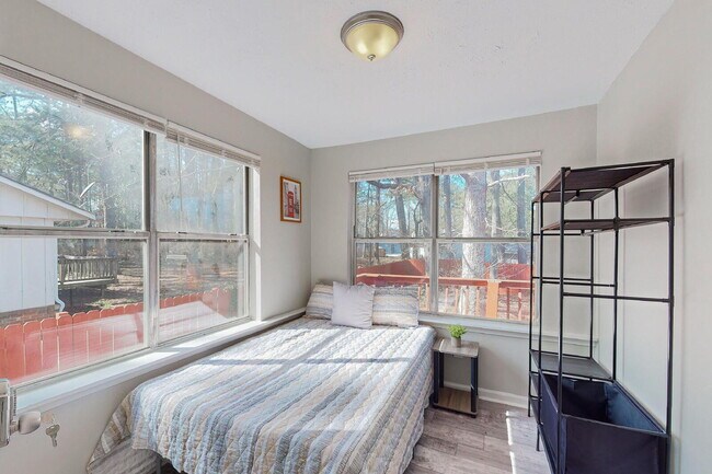 Building Photo - THE LINCOLNDALE | Spacious & comfortable Ellenwood house featuring a dining area designed for con...