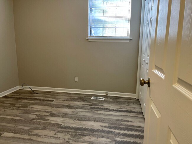 Building Photo - Newly Renovated Home in South Nash!