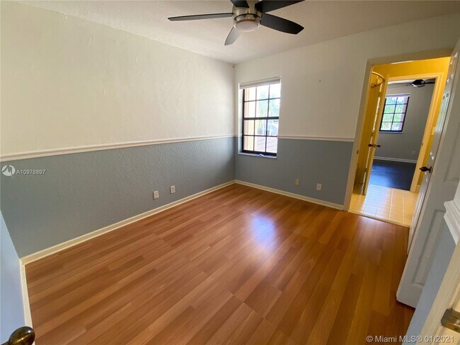Building Photo - 4272 Vineyard Cir