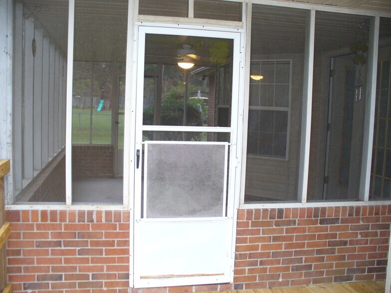 Building Photo - 1013 Pleasant Valley Dr