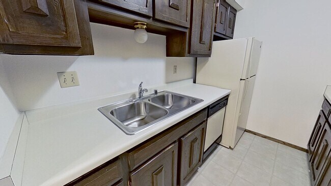 Building Photo - Upper 1 Bedroom 1 Bathroom Apartment is Av...