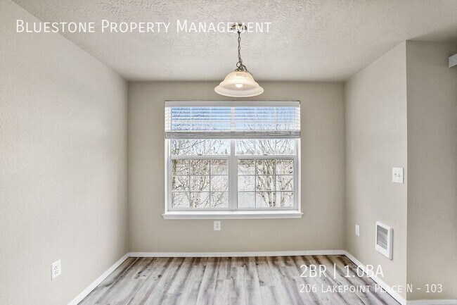Building Photo - 206 Lakepoint Pl N
