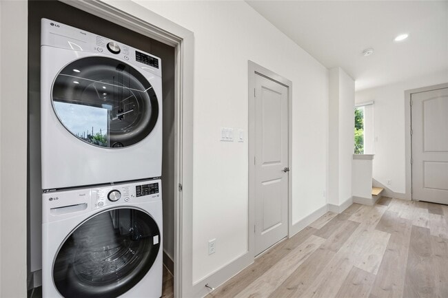 Building Photo - 1907 Hailey St