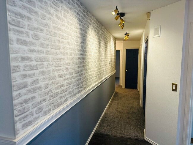 Building Photo - Charming Cascade Park One Level Home