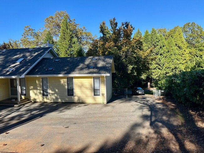 Building Photo - Light Filled 4 Bedroom 2.5 Bathroom Two-St...