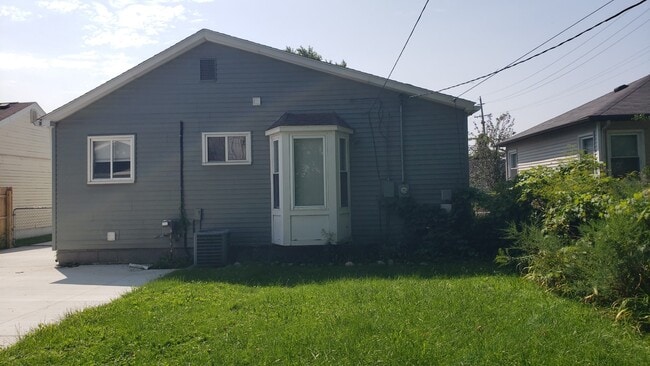 Building Photo - 1581 Garfield St
