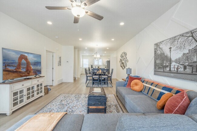 Building Photo - 408 S 680 E