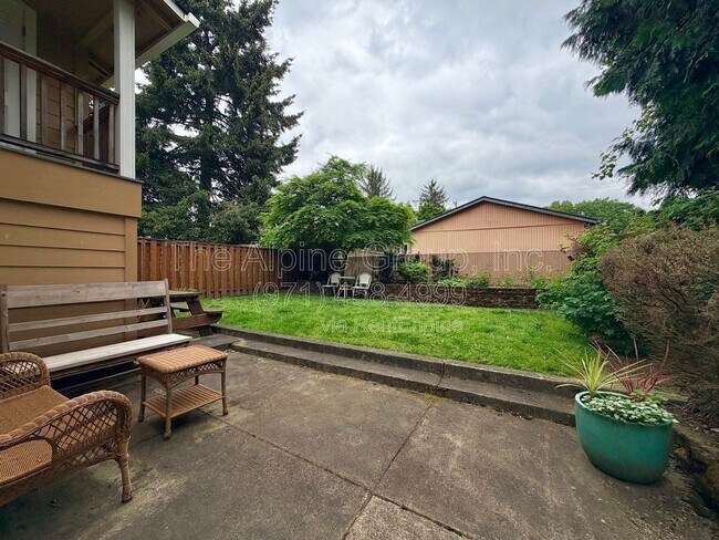 Building Photo - 3720 SE 14th Ave