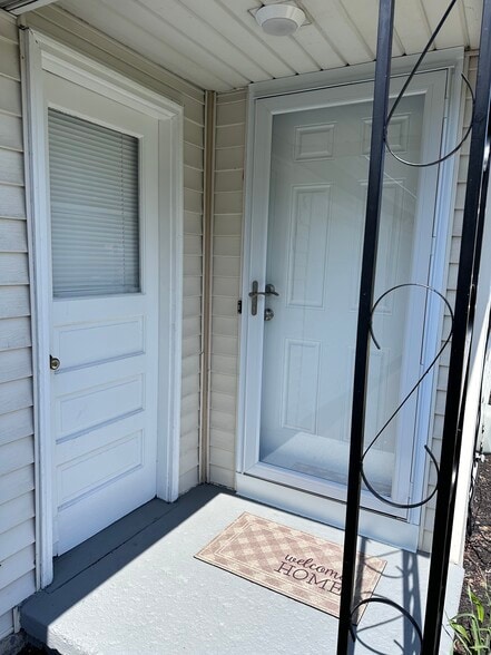 Private entrance to the unit - 2311 Baird Rd