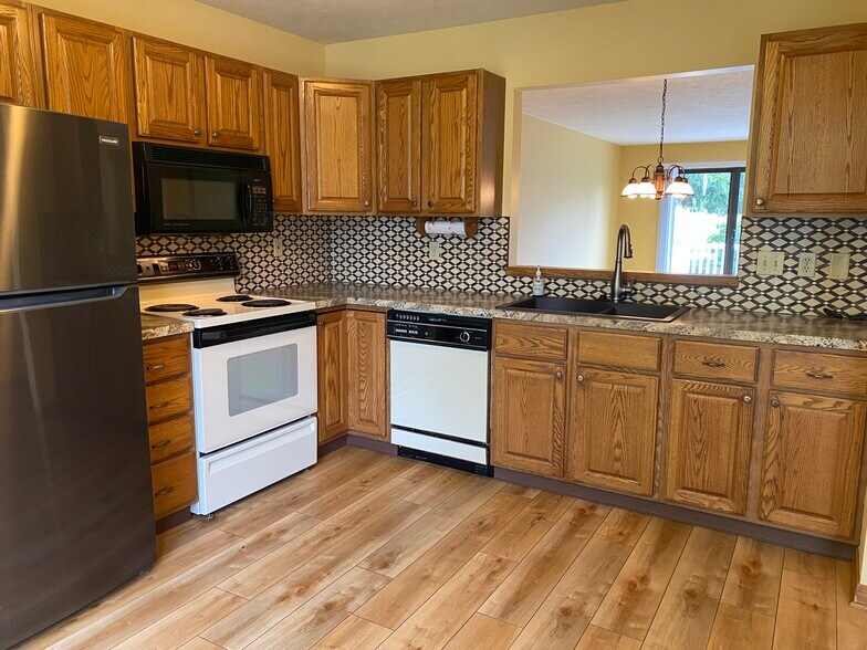 Building Photo - 855 Claremont Ct