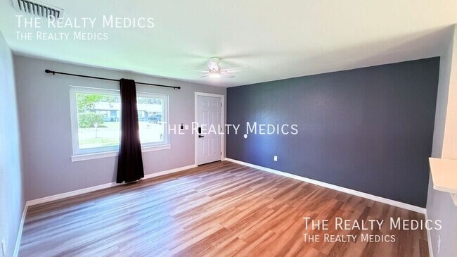 Building Photo - 5130 Lescot Ln