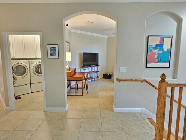 Building Photo - Annual Furnished or Unfurnished 3 Bedroom 2 Bathroom Second Floor Condo in Venetian Golf & River ...