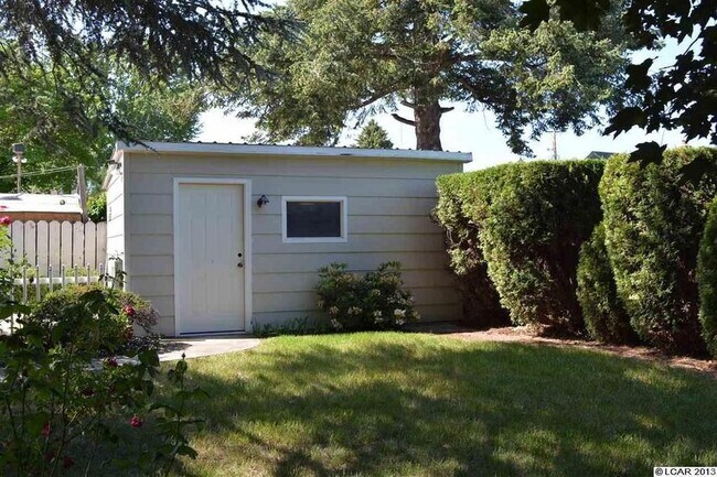 Building Photo - Large 4 Bedroom Orchards Home with private...