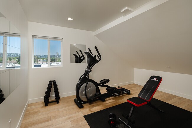 Building Photo - 3045 W Boulevard3H-3H