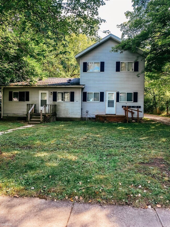 Primary Photo - 2 br, 1 bath 4plex - 421 Pine St Unit A