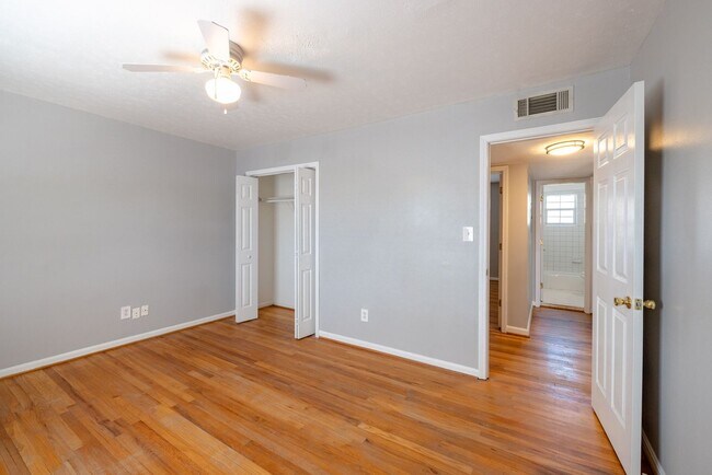 Building Photo - Peachtree Hills Court, 2-bedroom Atlanta a...