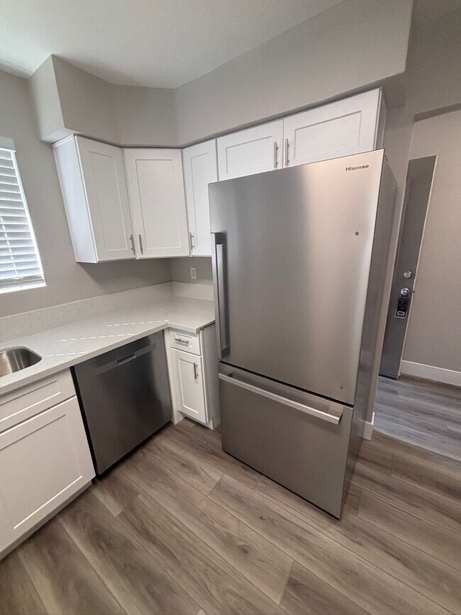 Building Photo - Newly Renovated Two Bedroom Condo