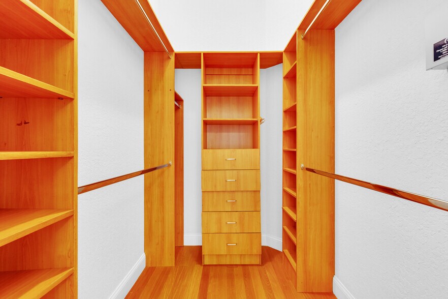 Building Photo - 5334 NW 111th Ct