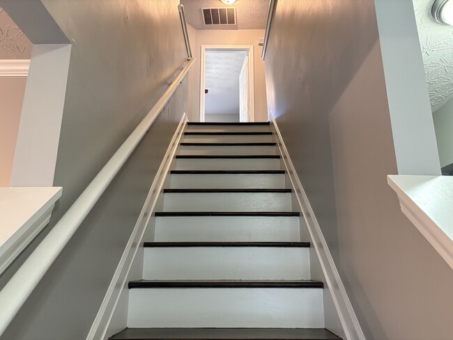 Building Photo - 406 Pepperbush Bend