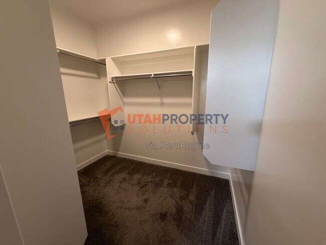 Building Photo - 12927 Twisted Oak Dr