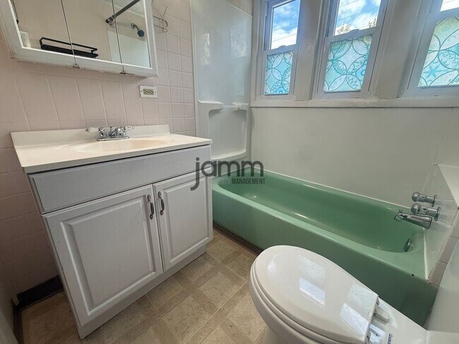 Building Photo - 1330 Cranford-Unit #3