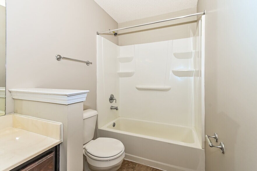 Building Photo - 9876 Southern Oak Way
