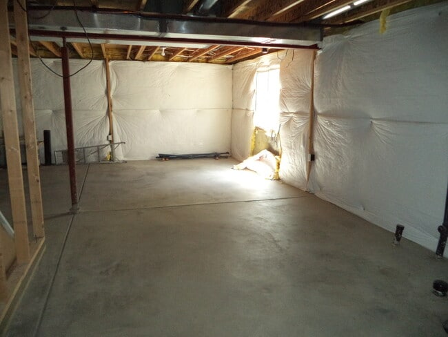 Building Photo - 3 bedrooms plus loft!  Main Floor Master plus so much more!