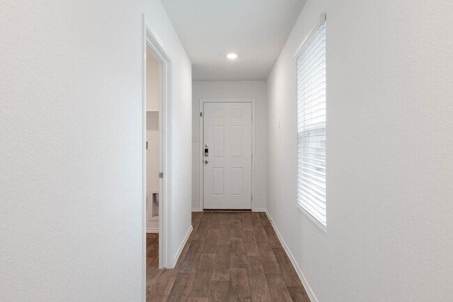 Building Photo - Millcreek Home Ready for September Move-In