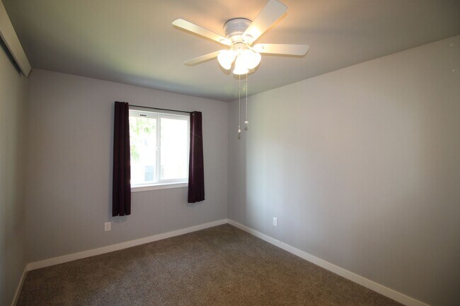 Building Photo - 3 Bed 2.5 Bath - Townhome - Ft Nugent Park - NAS Whidbey