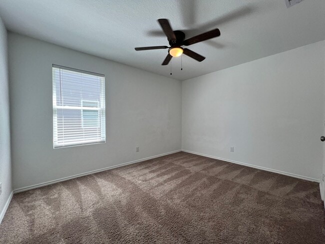 Building Photo - NEWER 4BDRM HOME IN LONDON ISD!