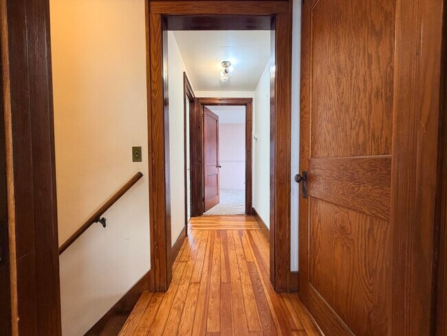 Building Photo - 45 Wallinwood Ave NE