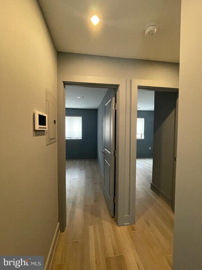 Building Photo - 527 S 20th St