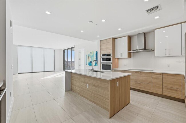 Building Photo - 301 1st St S