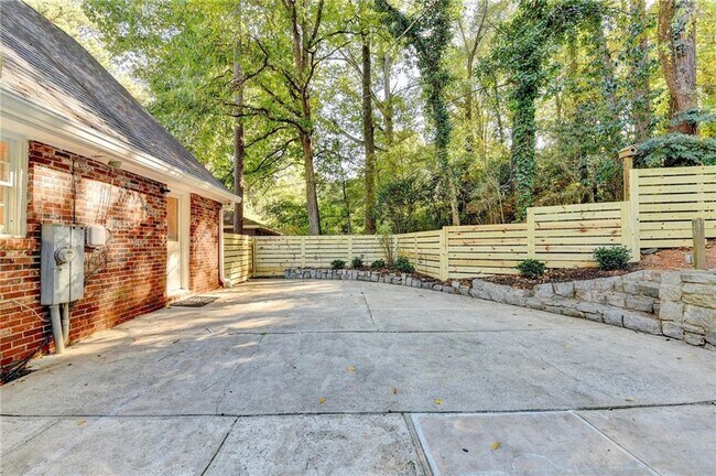 Building Photo - 4597 Briarcliff Rd NE