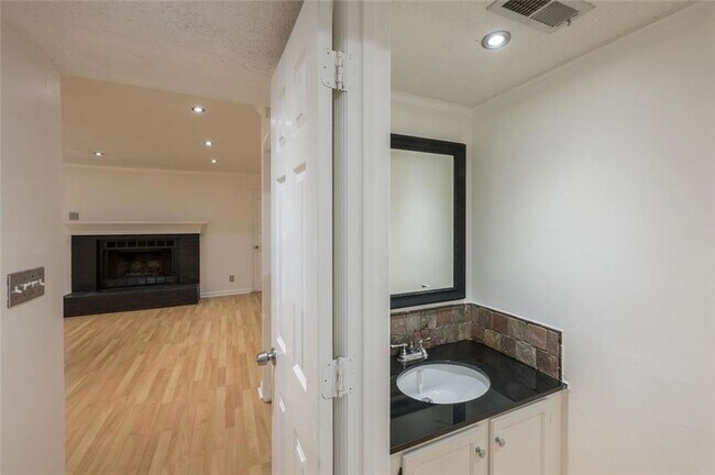 Building Photo - 9070 Cobbler Ct