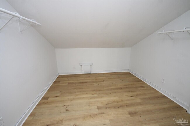 Building Photo - 2028 Cambridge Cir