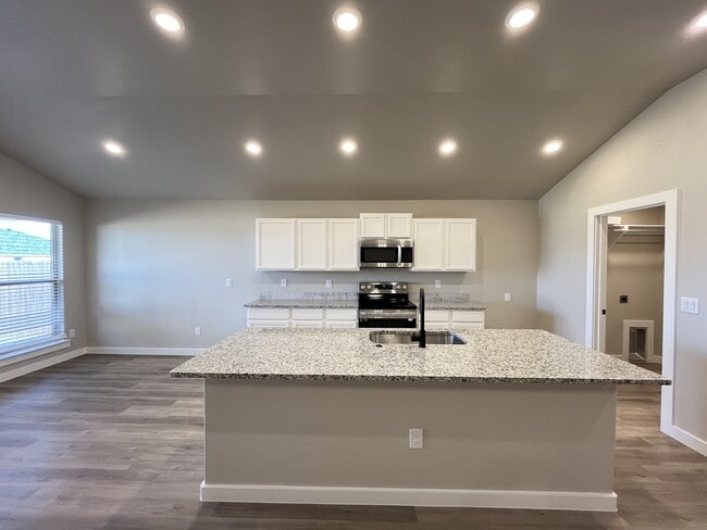 Building Photo - 1302 Ross Ave