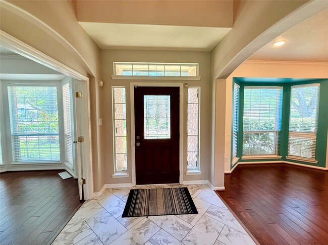 Building Photo - 8406 Green Valley Dr