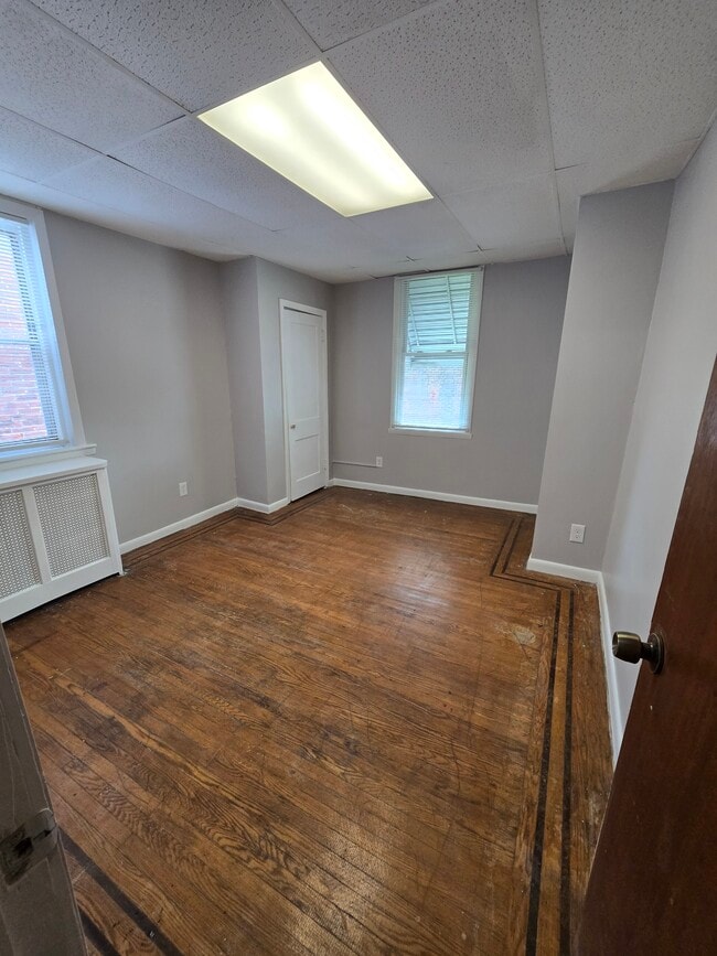 Building Photo - 1353 Dyre St