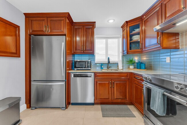 Building Photo - 50 SE 12th St