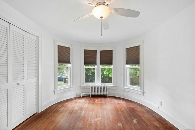 Building Photo - 290 Soundview Ave