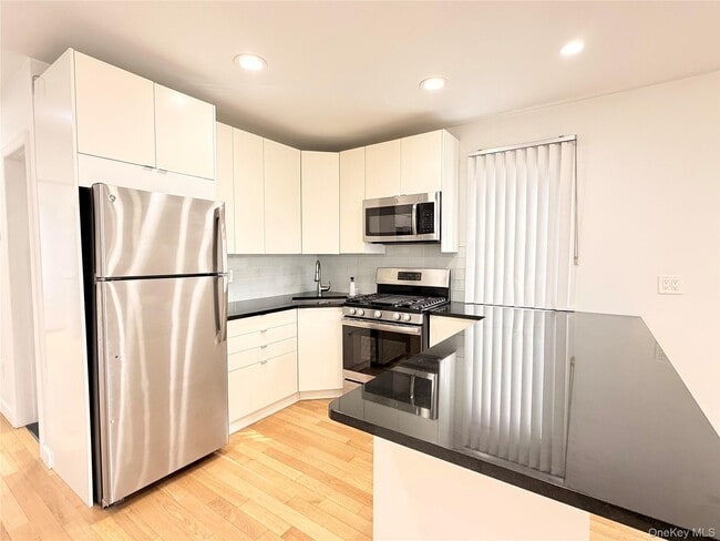 Building Photo - 70-27 65th St