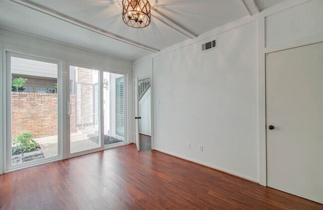 Building Photo - 5867 Sugar Hill Dr