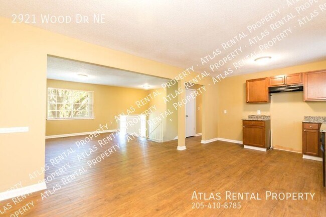 Building Photo - 2921 Wood Dr NE