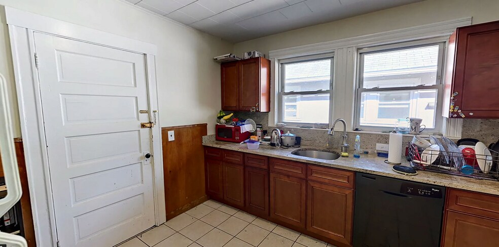 Building Photo - 785 Washington St