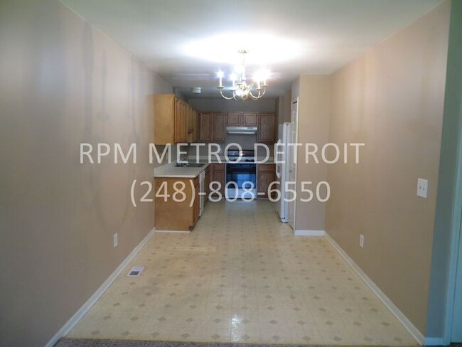 Building Photo - Sterling Heights Condo(16 Mile & Mound)