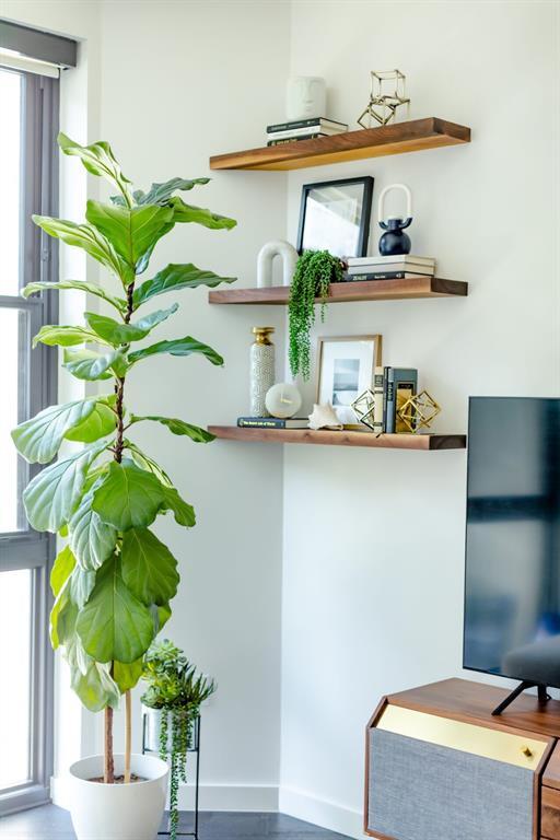 Building Photo - 800 Embassy Dr