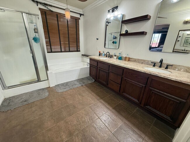 Building Photo - 3-Bedroom Single-Story Home with Smart Features & Remodeled Kitchen in Castaic!