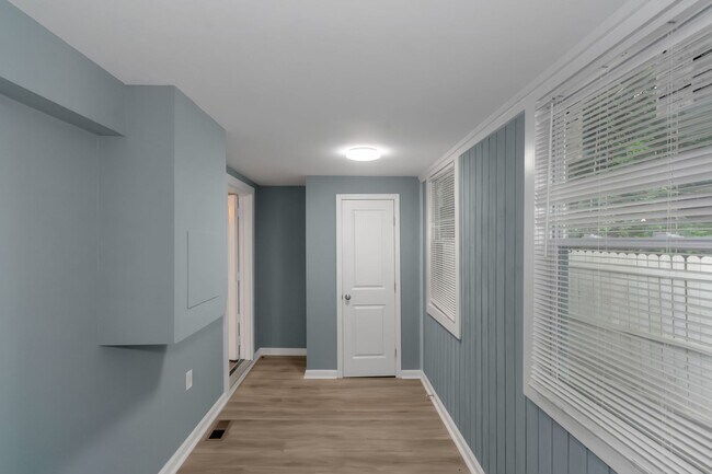 Building Photo - WELCOME HOME!