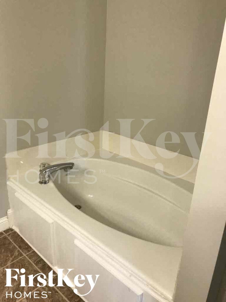 Building Photo - 1293 River Ridge Dr